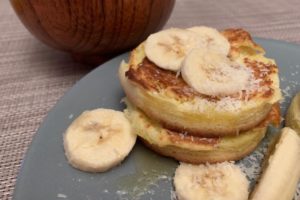 pancake con miele e banane
